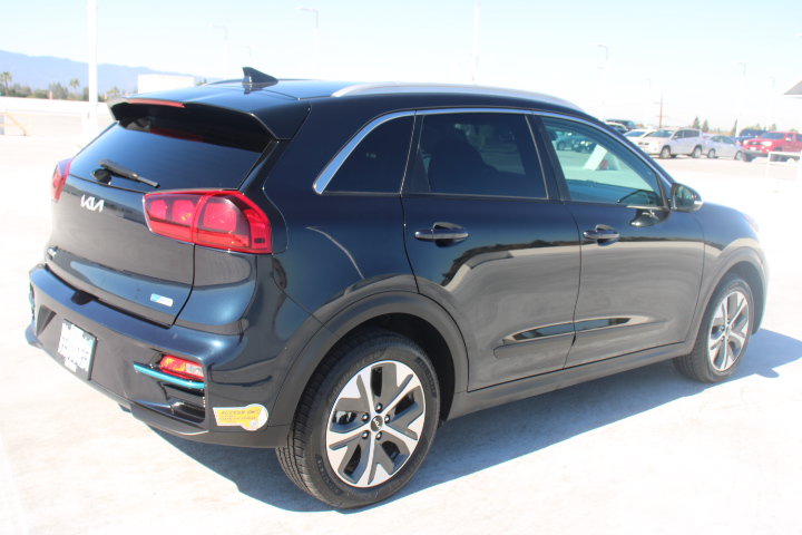 Used 2022 Kia Niro EX FWD image 3