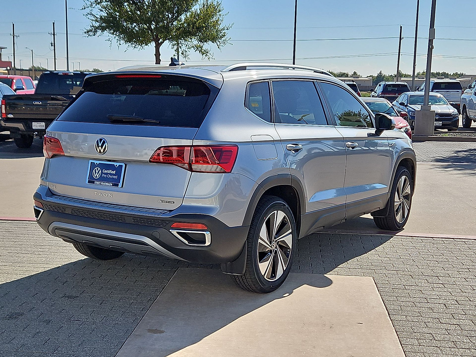 Certified 2024 Volkswagen Taos SE AWD/4WD image 8