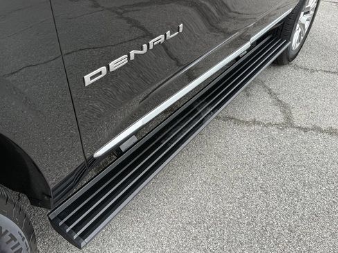 Used 2025 GMC Yukon Denali w/ Sun & Power Step Package AWD/4WD image 9