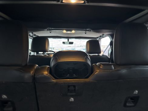 Used 2023 Jeep Wrangler Unlimited Sahara image 24