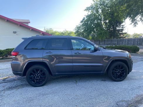 Used 2017 Jeep Grand Cherokee Altitude AWD/4WD image 6