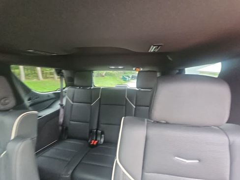 Used 2022 Cadillac Escalade Premium Luxury AWD/4WD image 21
