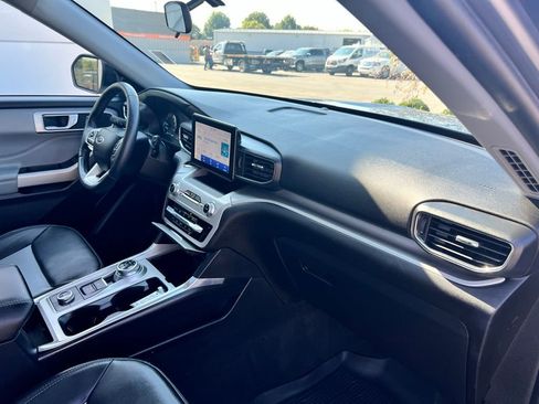 Used 2022 Ford Explorer XLT w/ Equipment Group 202A image 43