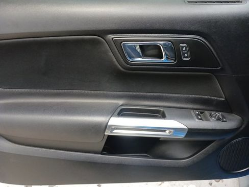 Used 2017 Ford Mustang Coupe image 25