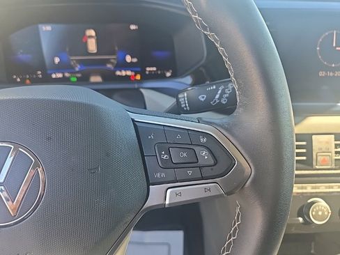 Used 2023 Volkswagen Taos SE w/ Panoramic Sunroof Package image 22