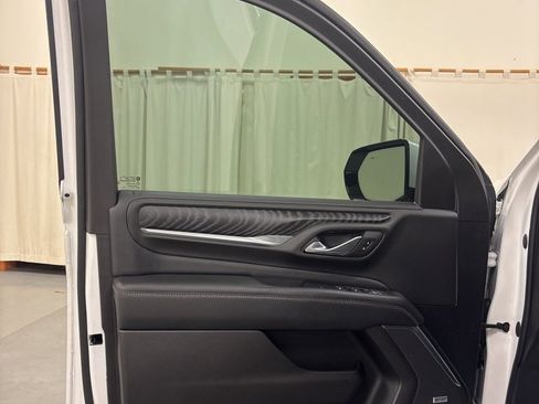 Used 2023 GMC Yukon XL Denali image 18