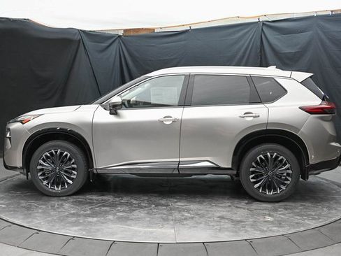 Used 2025 Nissan Rogue Platinum w/ Tech Package image 9