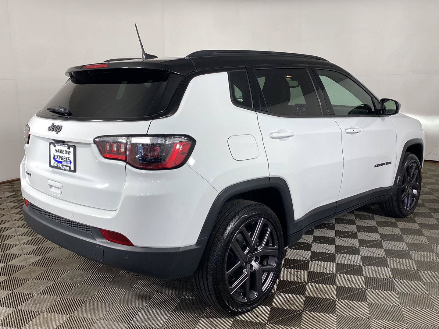 Used 2026 Jeep Compass Limited AWD/4WD image 4