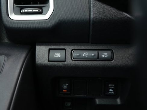 Used 2023 Nissan Frontier SV w/ Technology Package RWD image 15