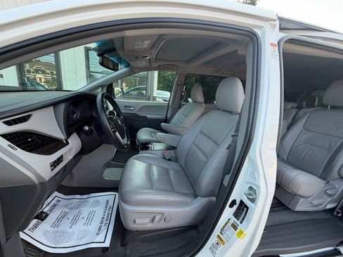 Used 2015 Toyota Sienna XLE Premium FWD image 15