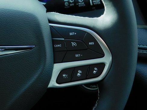 New 2026 Chrysler Pacifica Select image 16