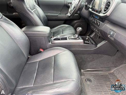 Used 2018 Toyota Tacoma TRD Off-Road image 29