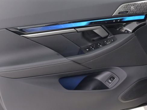 Used 2025 BMW i5 M60 image 44