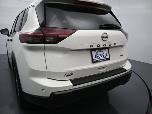 Used 2024 Nissan Rogue S image 22
