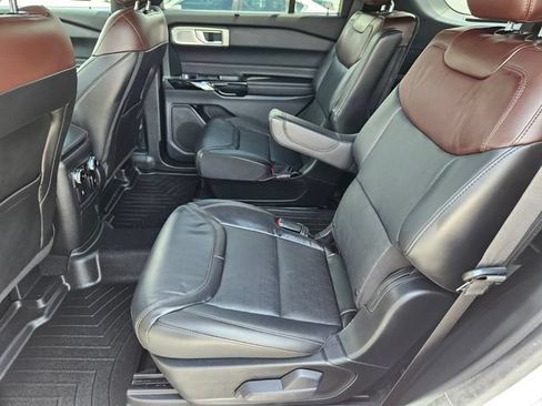 Used 2024 Ford Explorer Platinum w/ Technology Package AWD/4WD image 23