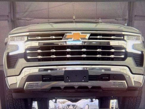Used 2024 Chevrolet Silverado 1500 LTZ w/ LTZ Convenience Package II AWD/4WD image 9