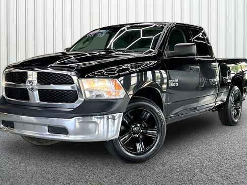 Used 2017 RAM 1500 ST w/ SXT Appearance Group AWD/4WD image 3