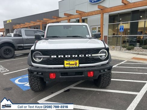 Used 2024 Ford Bronco Wildtrak image 2