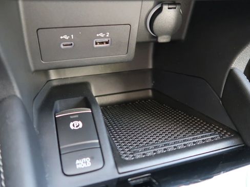 Used 2023 Nissan Kicks SV image 32