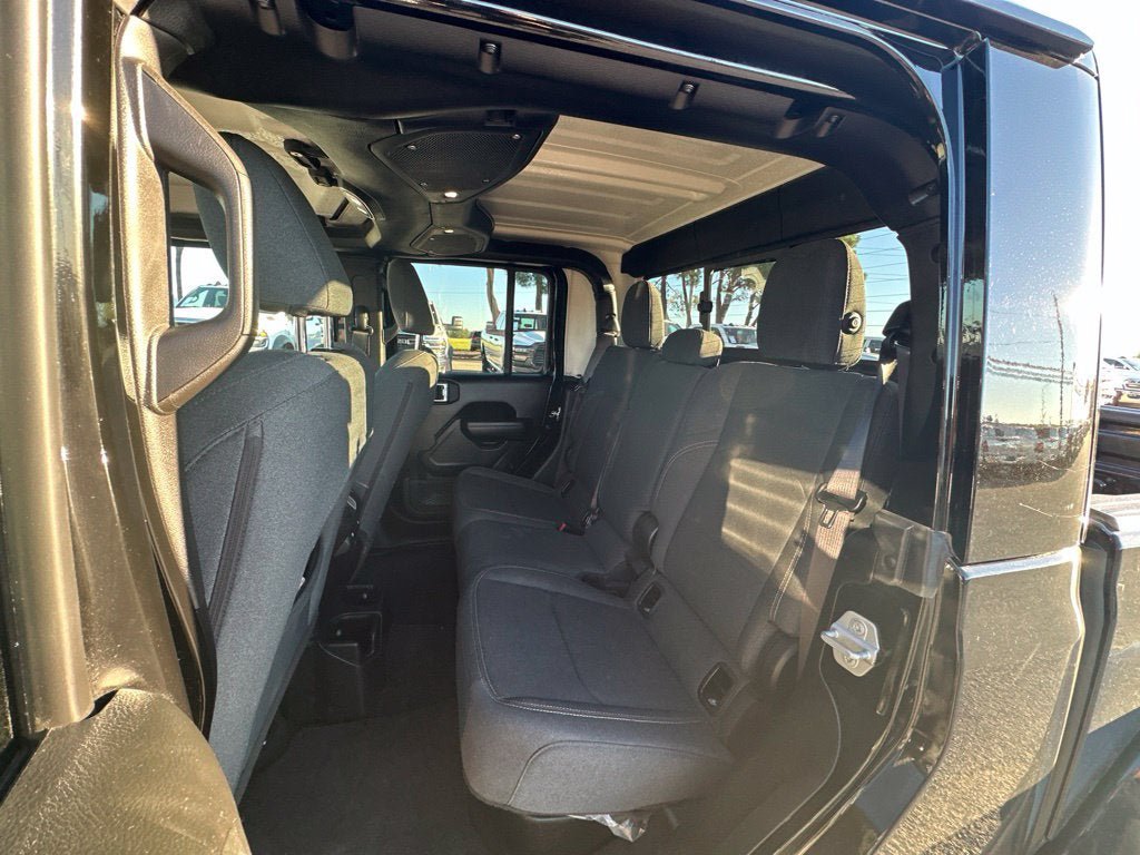 Used 2025 Jeep Gladiator Sport AWD/4WD image 14