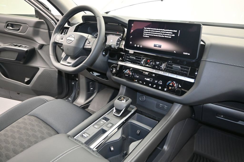 Certified 2026 Nissan Pathfinder SV FWD image 29