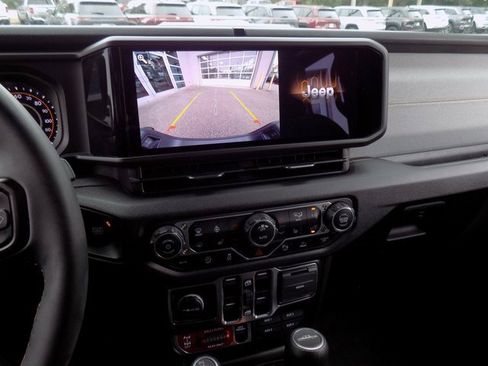 Used 2024 Jeep Gladiator Sport image 31