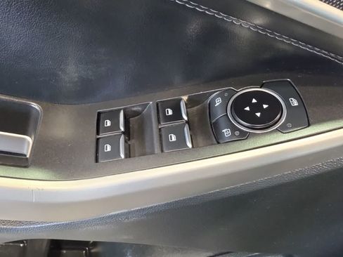 Used 2023 Ford Explorer XLT AWD/4WD image 16