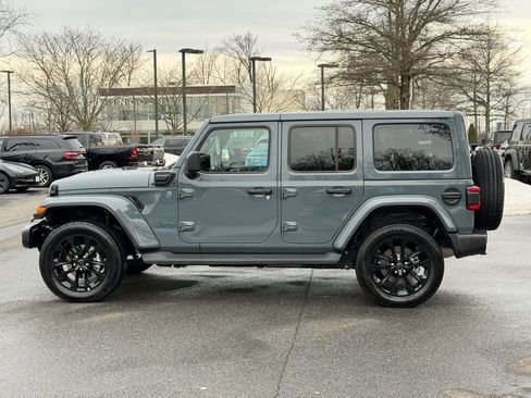 Used 2025 Jeep Wrangler Unlimited Sahara image 10