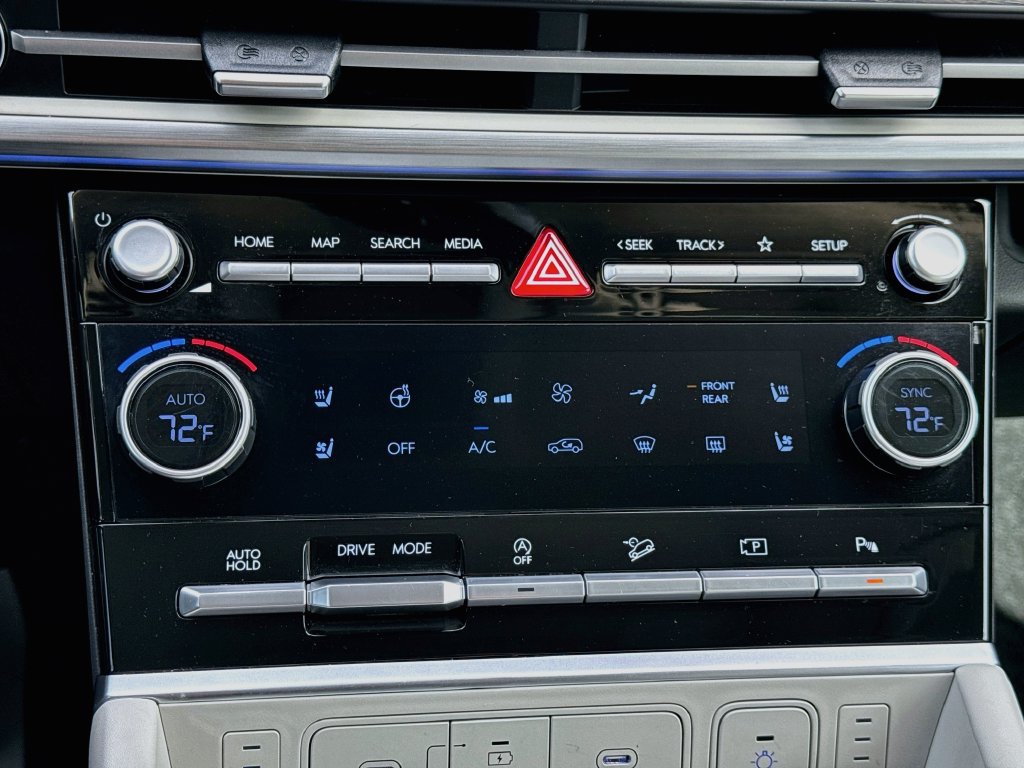 Used 2024 Hyundai Santa Fe Calligraphy FWD image 18