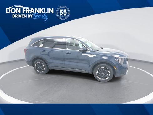 Used 2025 Kia Sorento S image 1