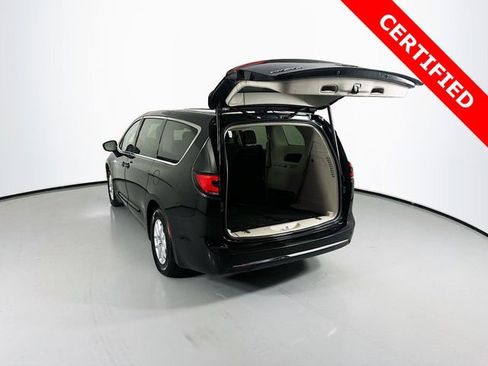 Used 2024 Chrysler Pacifica Touring-L image 25