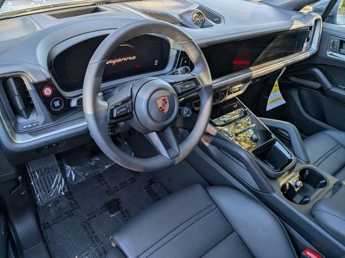 New 2026 Porsche Cayenne Coupe image 4