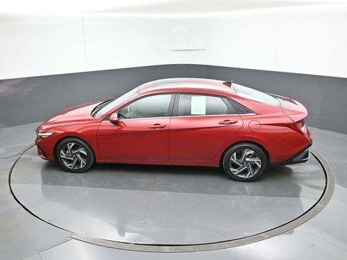 Used 2025 Hyundai Elantra SEL image 50