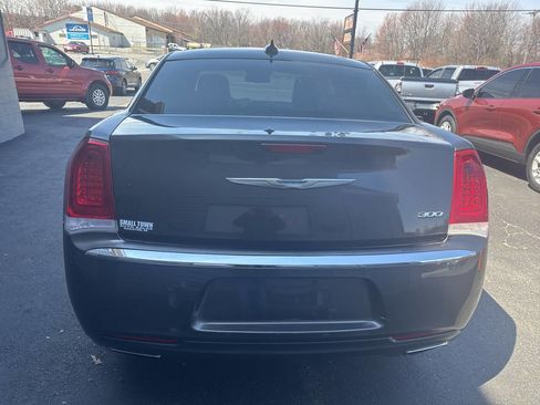Used 2015 Chrysler 300 Limited image 7