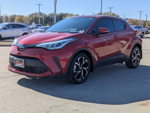 Used 2022 Toyota C-HR XLE image 9