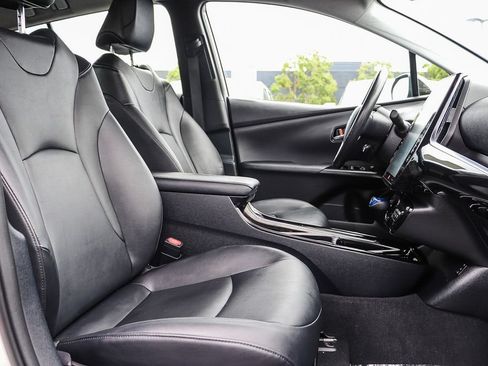Used 2017 Toyota Prius Prime Advanced FWD image 21