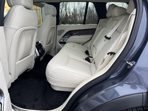 Certified 2025 Land Rover Range Rover SE AWD/4WD image 5