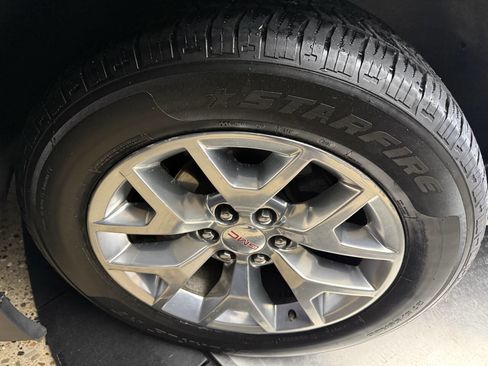 Used 2018 Chevrolet Suburban LT image 29