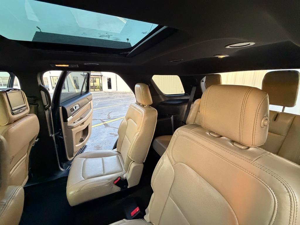 Used 2017 Ford Explorer Limited w/ Equipment Group 301A FWD image 18