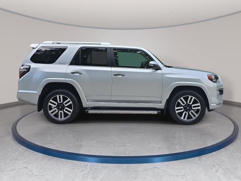 Used 2024 Toyota 4Runner Limited AWD/4WD image 4