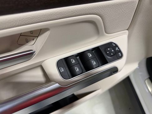 Used 2022 Mercedes-Benz GLB 250 4MATIC w/ Premium Package Lite image 30
