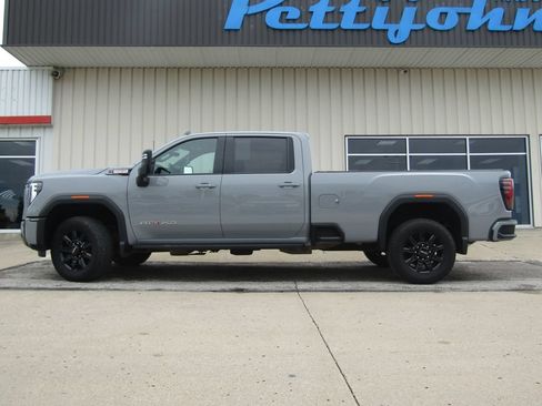 Used 2025 GMC Sierra 2500 AT4 w/ Technology Package AWD/4WD image 11