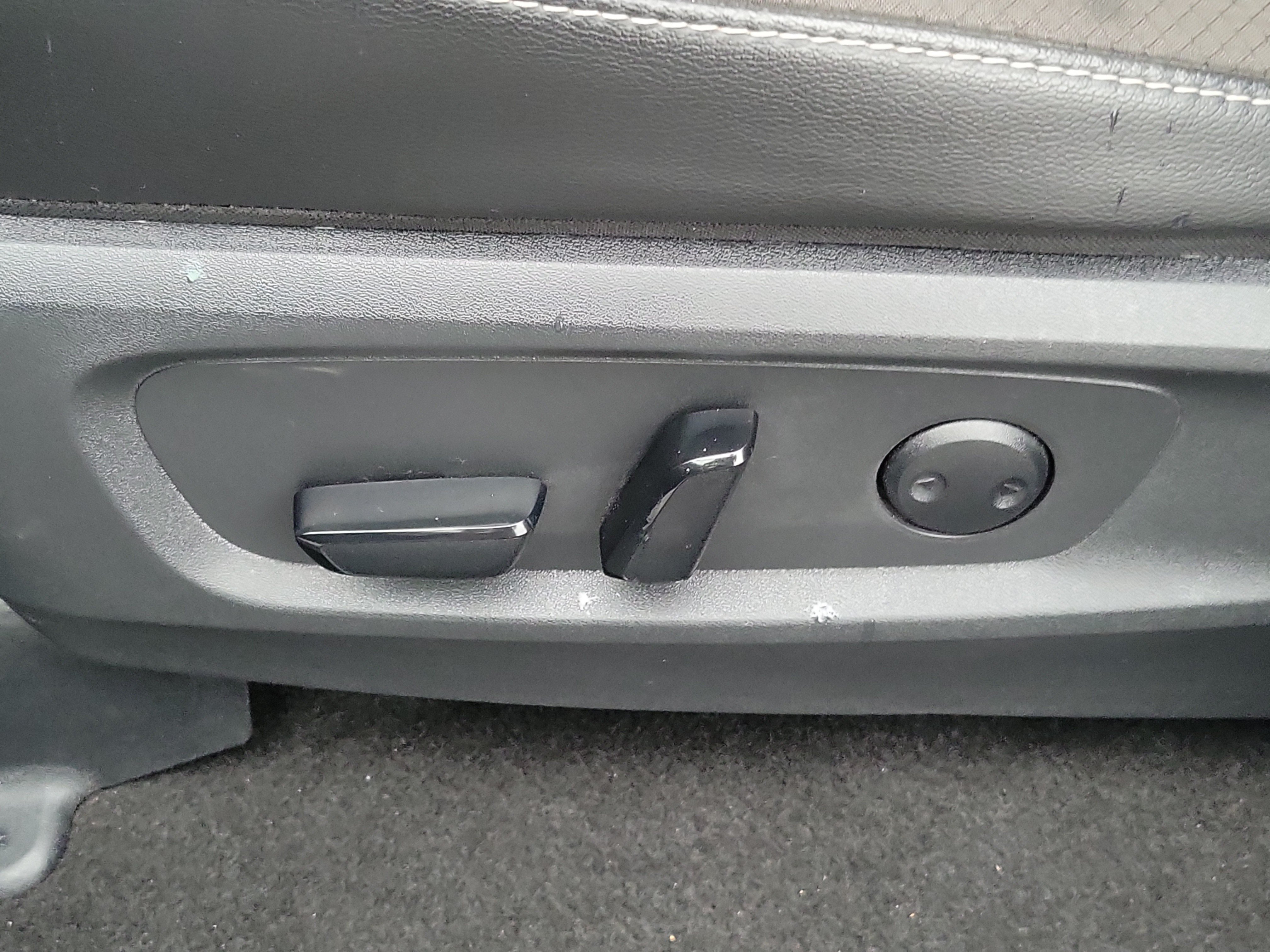 Used 2025 Nissan Pathfinder SL AWD/4WD image 21