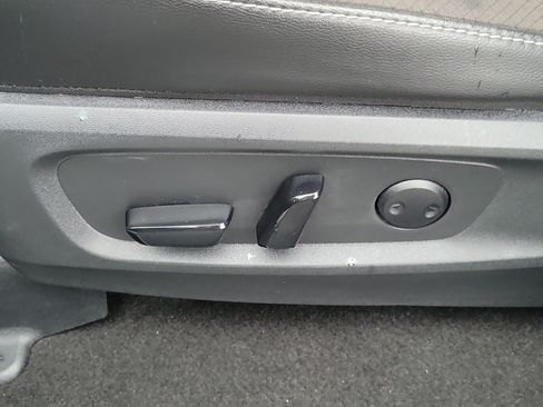 Used 2025 Nissan Pathfinder SL AWD/4WD image 21
