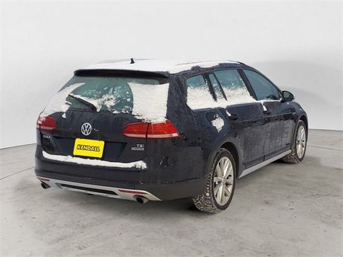 Used 2018 Volkswagen Golf Alltrack image 5