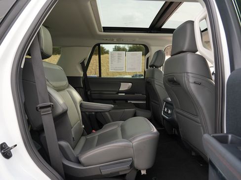 Used 2025 Ford Expedition Active image 29