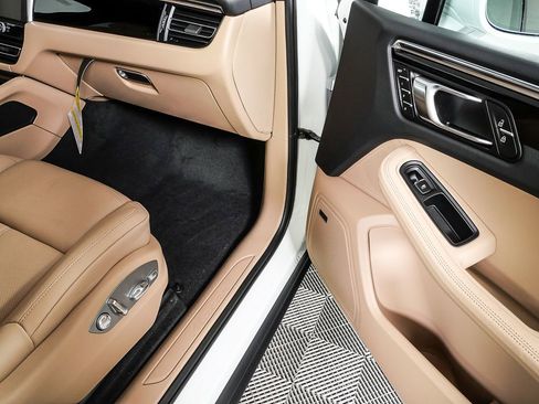 New 2026 Porsche Macan image 27