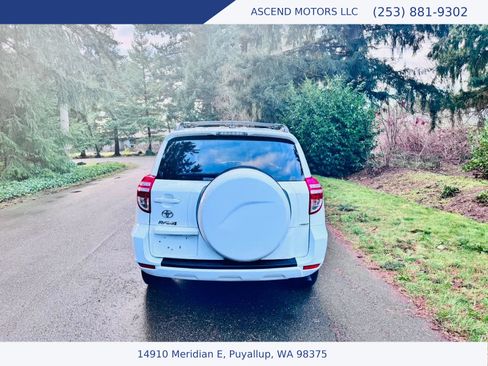 Used 2011 Toyota RAV4 4WD image 4