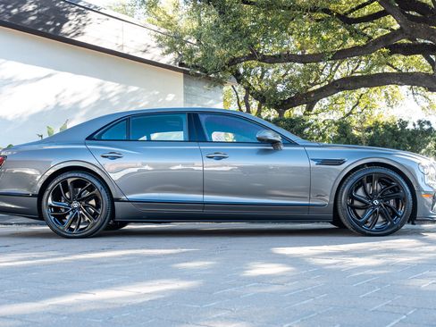 Used 2025 Bentley Flying Spur Plug-In Hybrid AWD/4WD image 5