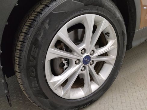 Used 2017 Ford Escape SE w/ SE Cold Weather Package AWD/4WD image 31